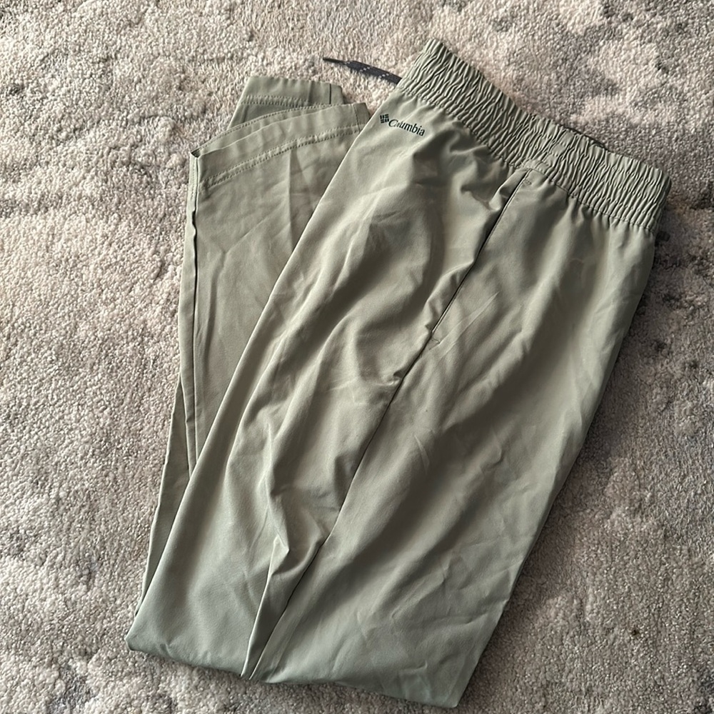 Columbia army green lightweight joggers